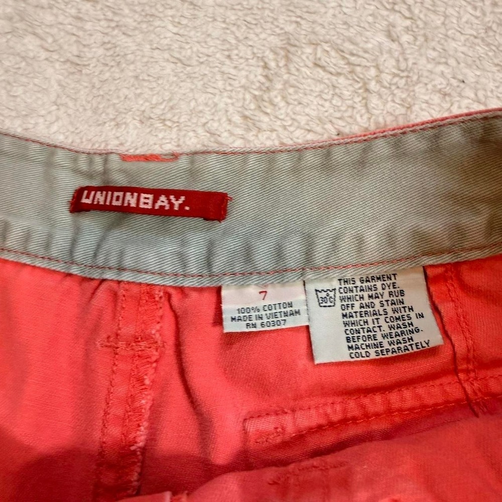 Vintage Coral Shorts - Picture 2 of 7